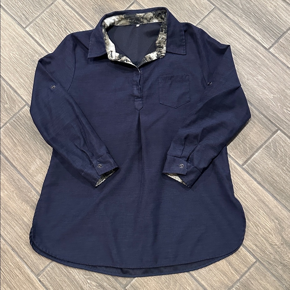 Womens Navy Blue Tunic. 3/4 Button Neckline. Rollup sleeve option. Size Large.